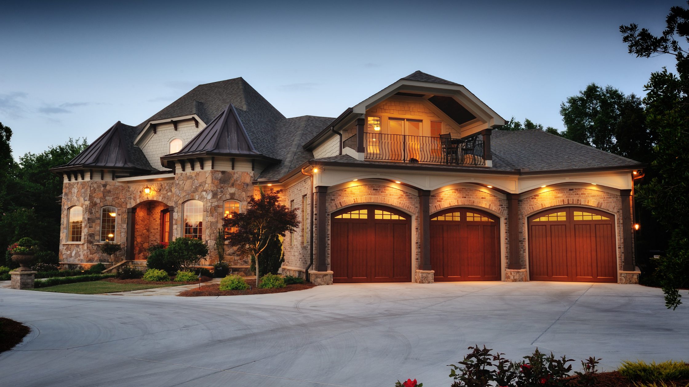 Stately luxury home in Denver’s Hilltop neighborhood with elegant landscaping and modern curb appeal, ideal for high-end buyers in today’s market